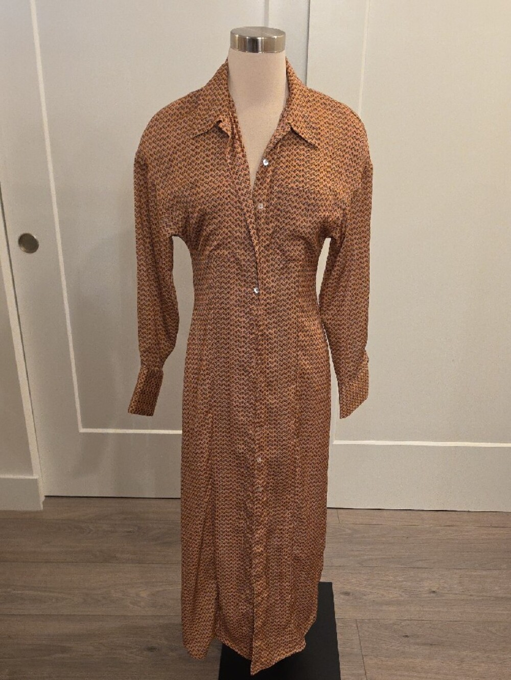 Zara women’s Satiny Button closure maxi Duster/Dress size XS new without tag - Picture 3 of 8